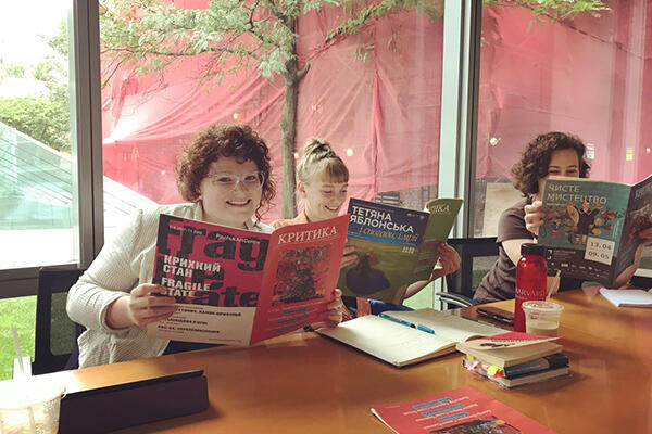 HUSI students read Krytyka magazine