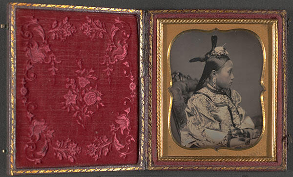 Mounted daguerrotype of Chinese woman "Pwan Ye-Koo,"&nbsp;in profile, taken in Boston by&nbsp;Lorenzo G. Chase, 1850.&nbsp;35-5-10/53057
