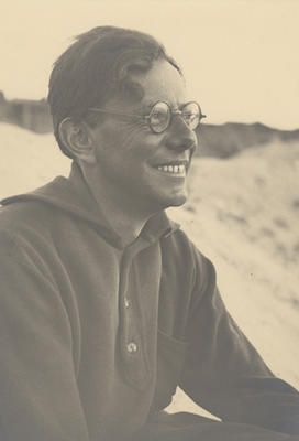 Photograph of a young Paul Tillich in profile (bMS 649)