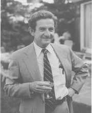 Richard Herrnstein at the home of B. F. Skinner on July 30, 1981 (Image Source: Wikimedia Commons/ Baum, William M. “Richard J. Herrnstein, a Memoir.” The Behavior Analyst, vol. 17, no. 2, Oct. 1994, pp. 203–06. https://doi.org/10.1007/BF03392668.)